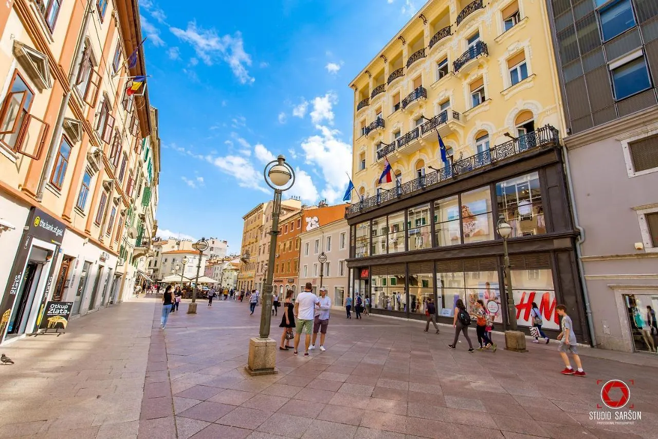 Luxury Number 1 Apartments Rijeka 0*,  Croacia